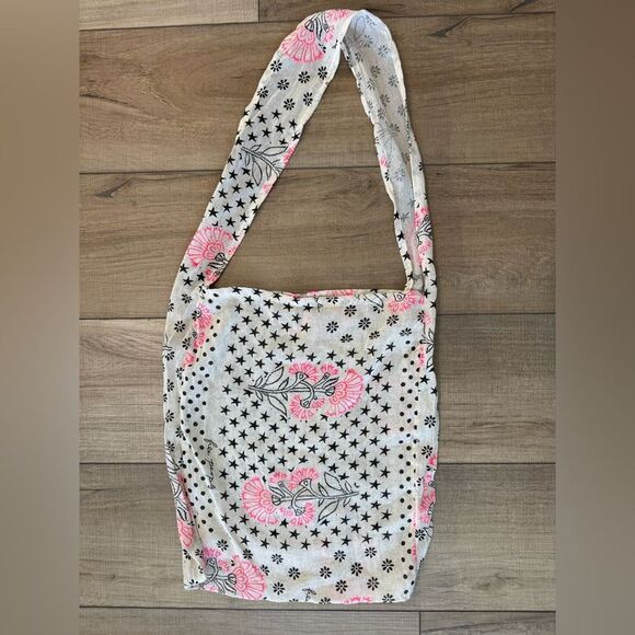 Free People Handbags - Free People Boho Cotton cloth Floral Reusable Tote Bag shoulder black pink
